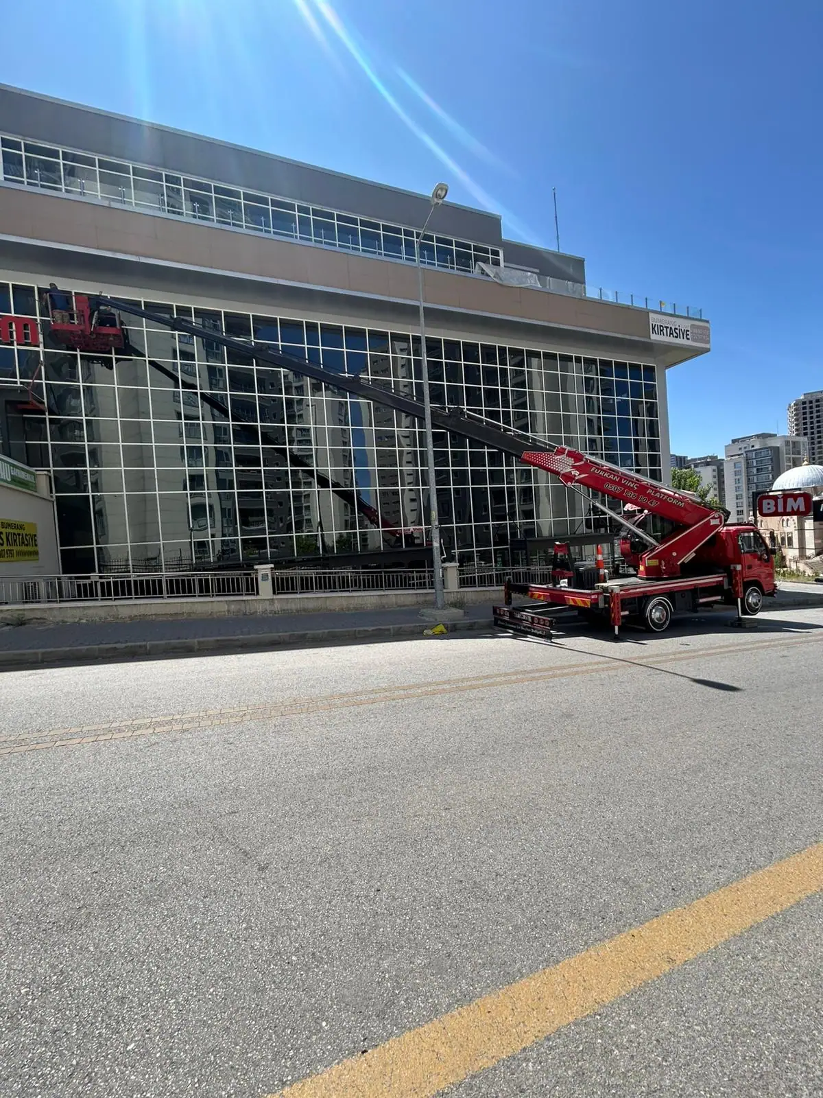 Vinçler Hangi Alanlarda Kullanılır? İnşaattan Nakliyeye Geniş Rehber